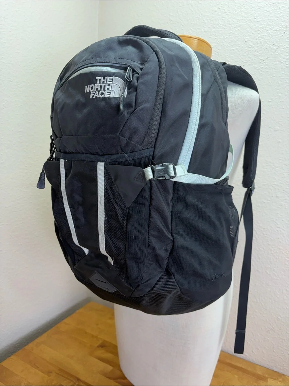 The North Face Recon Backpack Black FlexVent Hiking Travel Laptop Daypack 30L